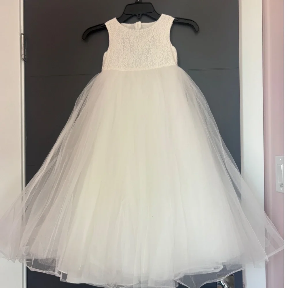 Davids Bridal Girls Ivory Lace Tulle Flower Girl Dress Heart Cutout Size 5 - Picture 1 of 7